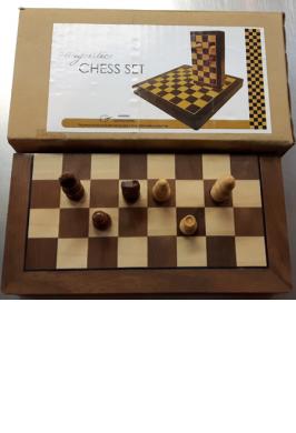 WOOD FOLDING CHESS SET 7" MAGNETIC